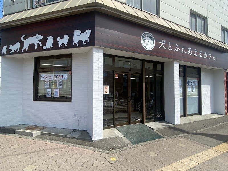 犬とふれあえるカフェの写真 1
