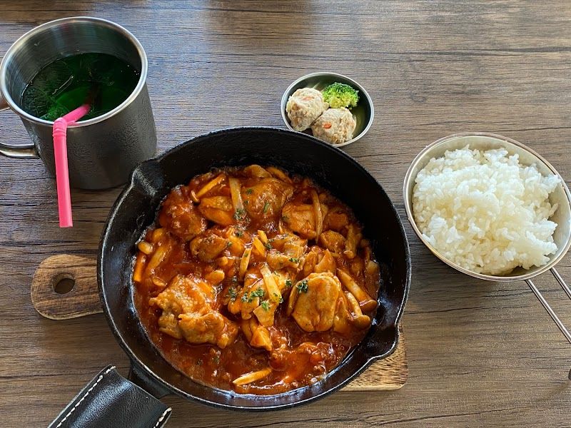 Outdoorcafe&Bar Dins.C ディンズカフェの写真 2